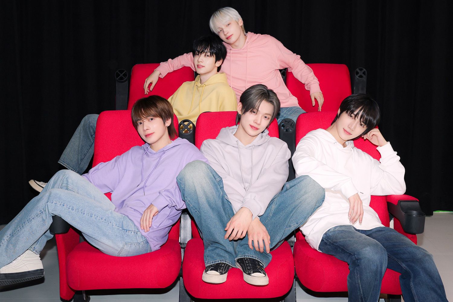 투모로우바이투게더의 비하인드 컷