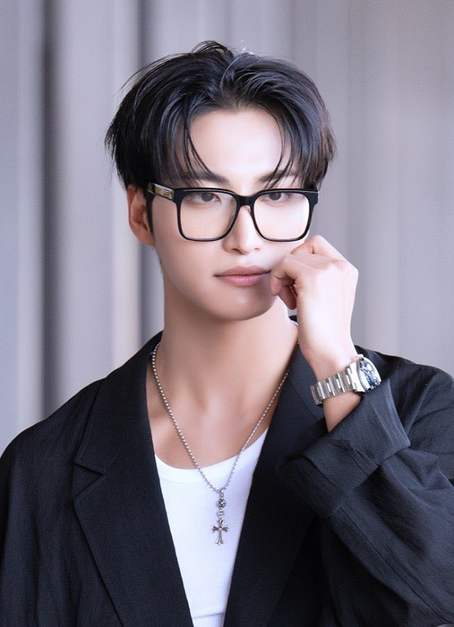 Today's most popular wallpaper in the Seonghwa (ATEEZ) community