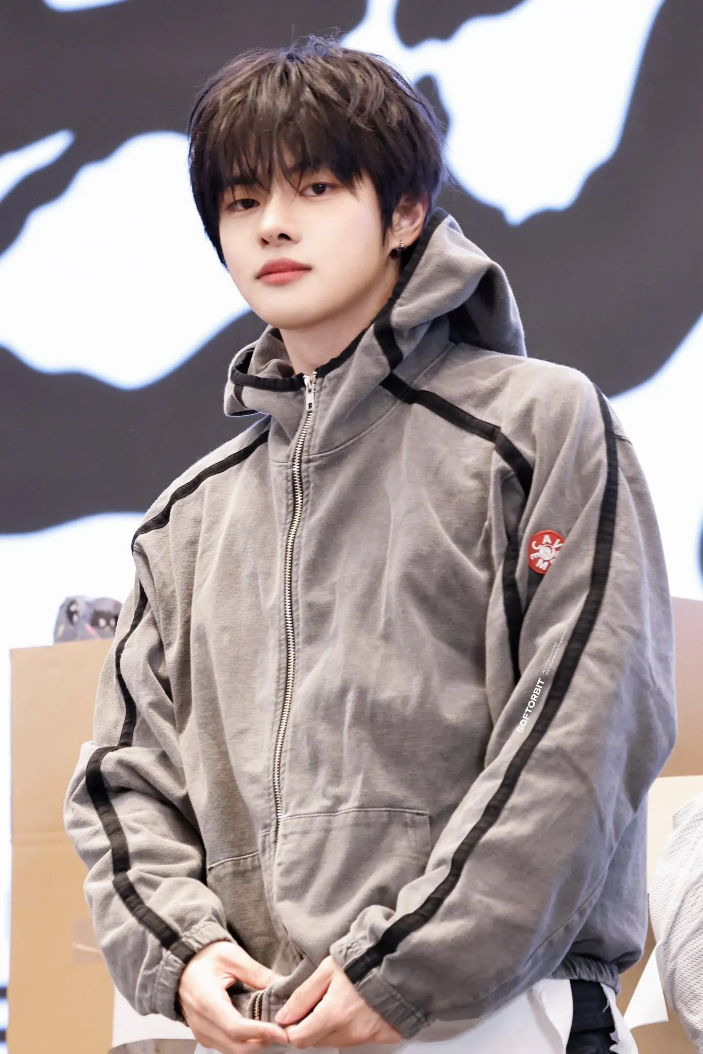 Behind-the-scenes cut of Lee Leo (ALPHA DRIVE ONE)