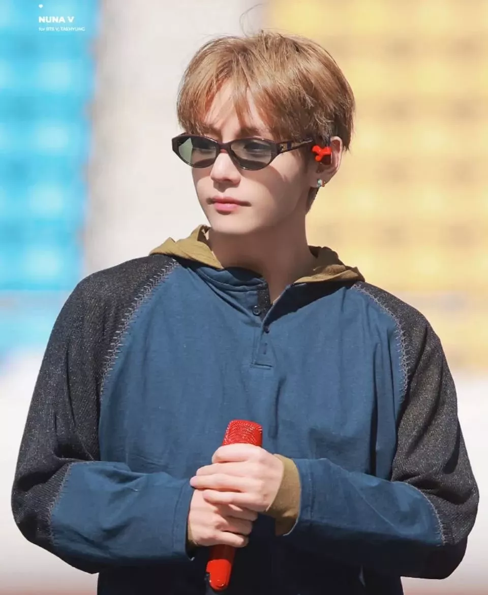 뷔 (방탄소년단)의 비하인드 컷