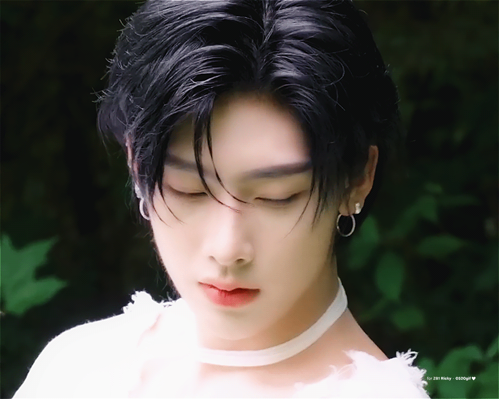 Ricky (ZEROBASEONE)粉絲拍下的瞬間