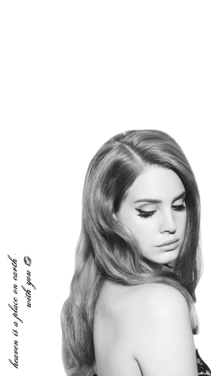 A moment captured by Lana del Rey's fan