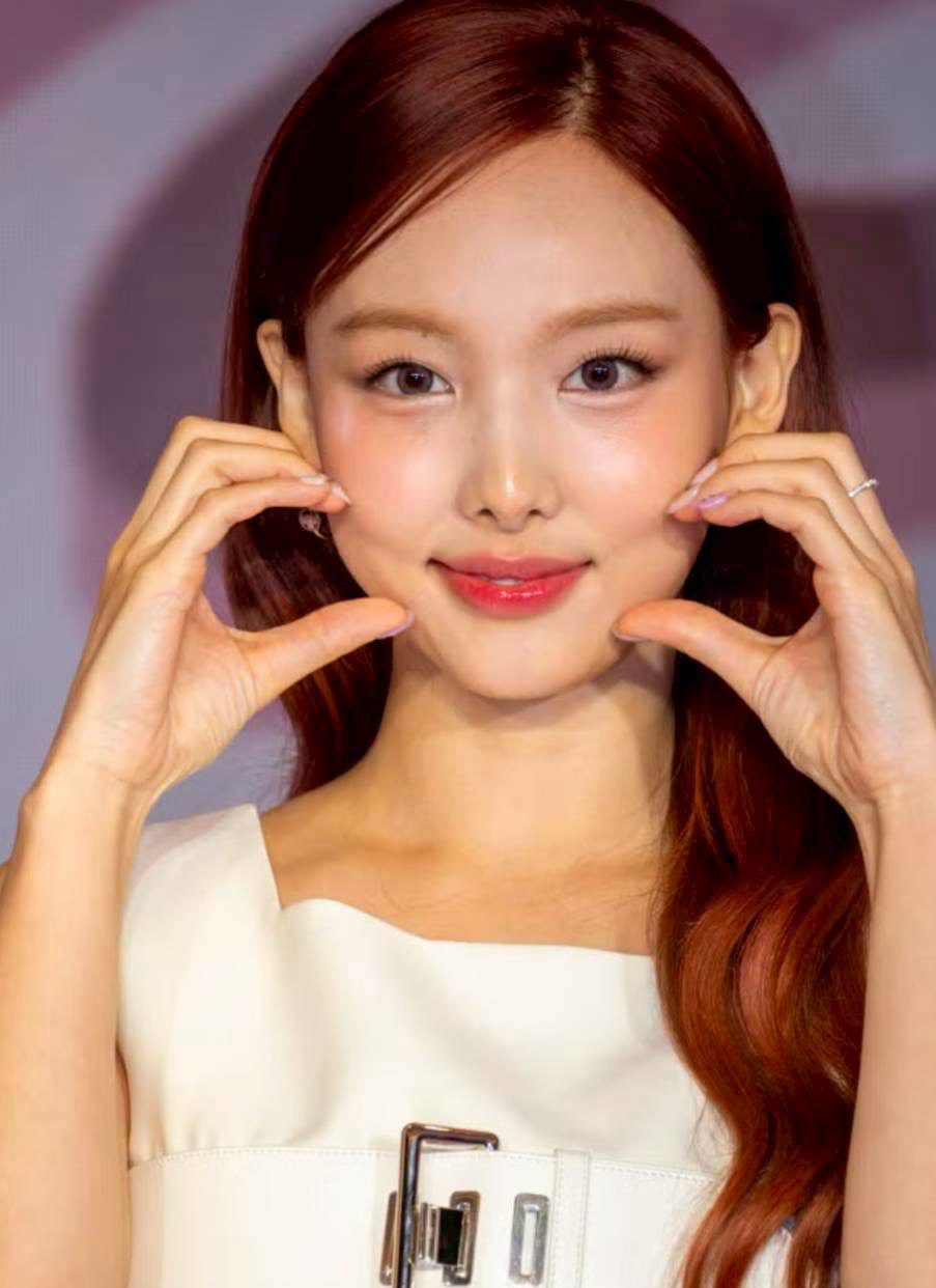 Latest photo of Nayeon (TWICE)