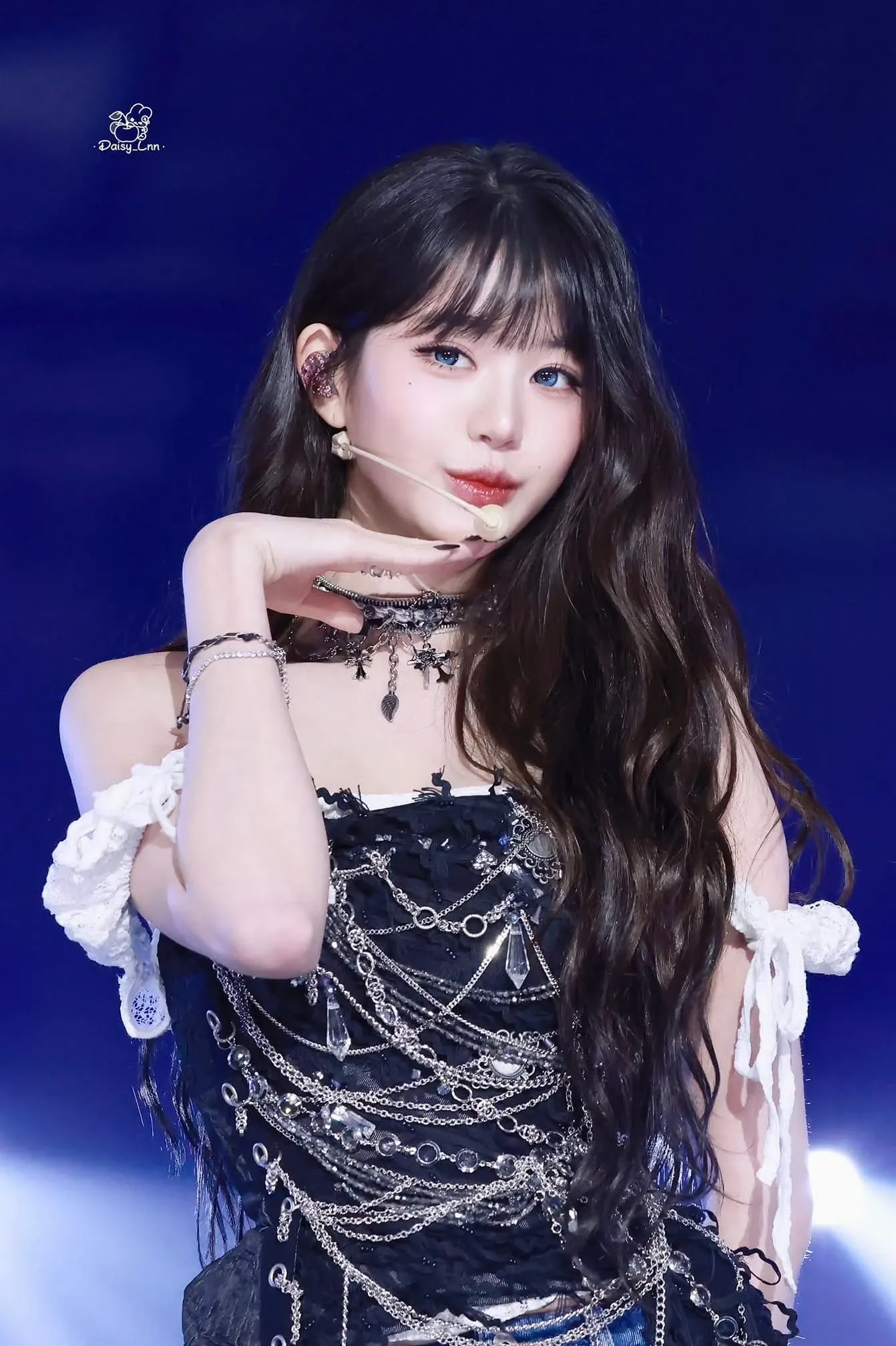 A moment captured by Jang Wonyoung (IVE)'s fan