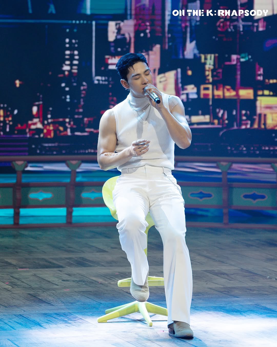 Behind-the-scenes cut of Baekho