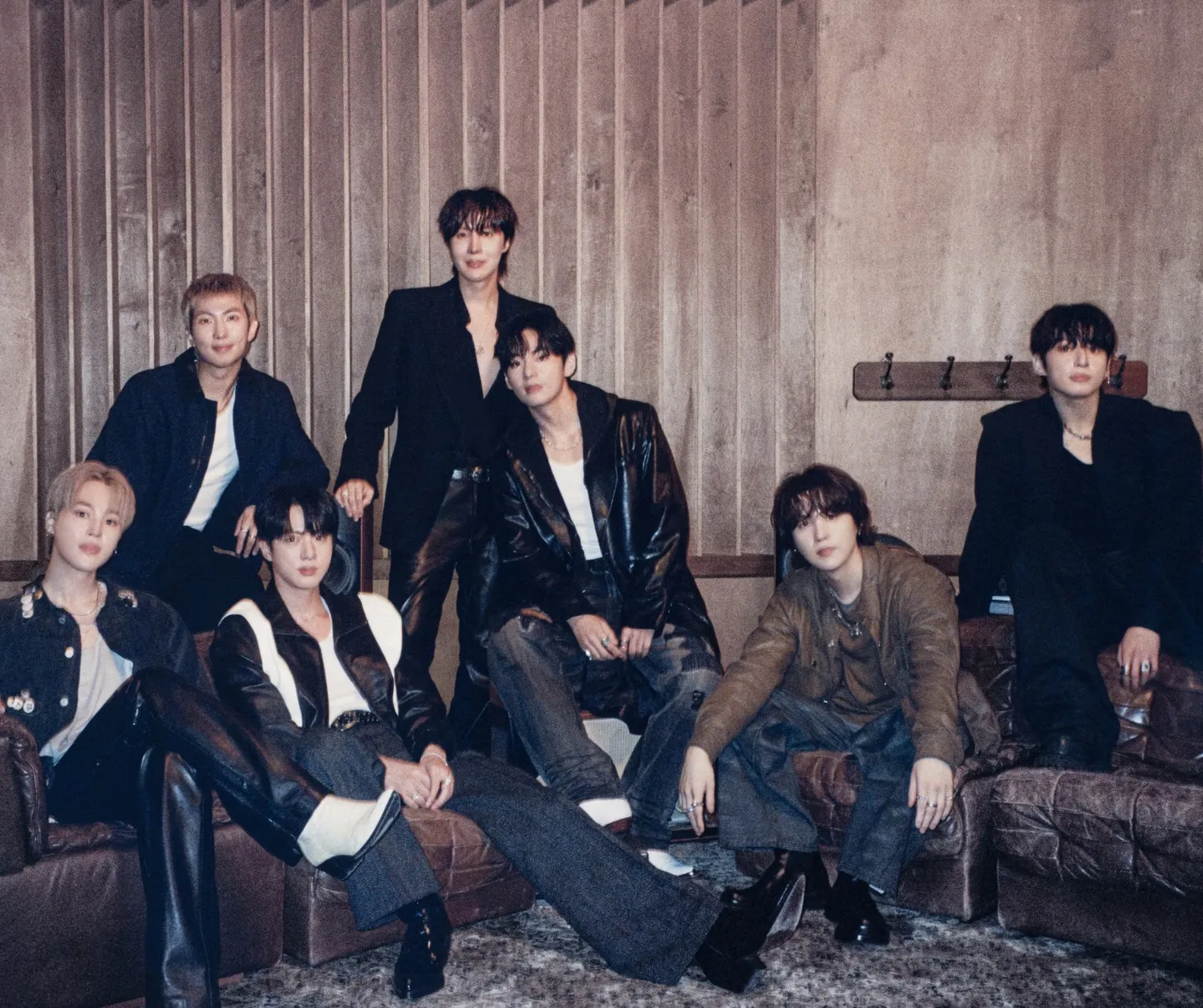 Behind-the-scenes cut of BTS