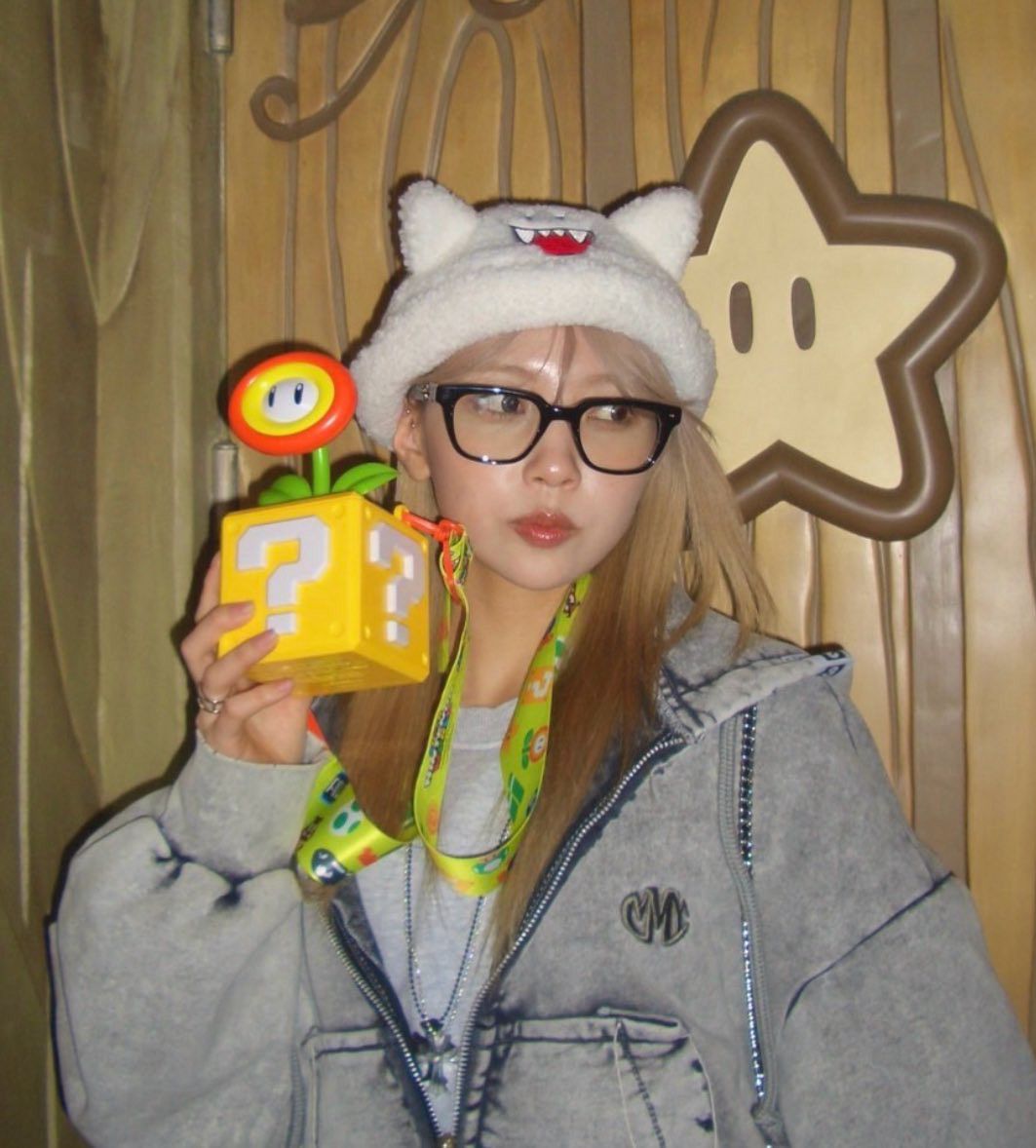 Behind-the-scenes cut of Mayuka (NiziU)