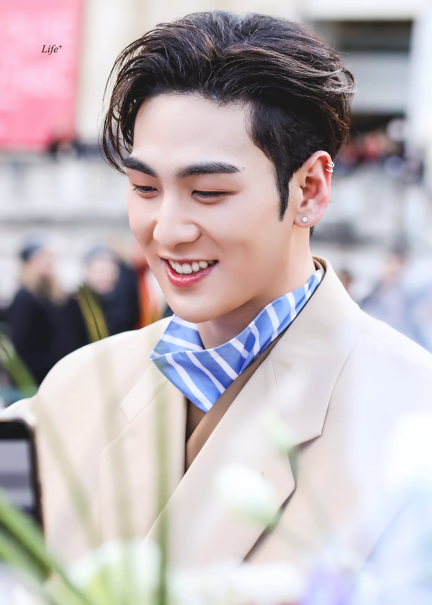 Behind-the-scenes cut of Baekho