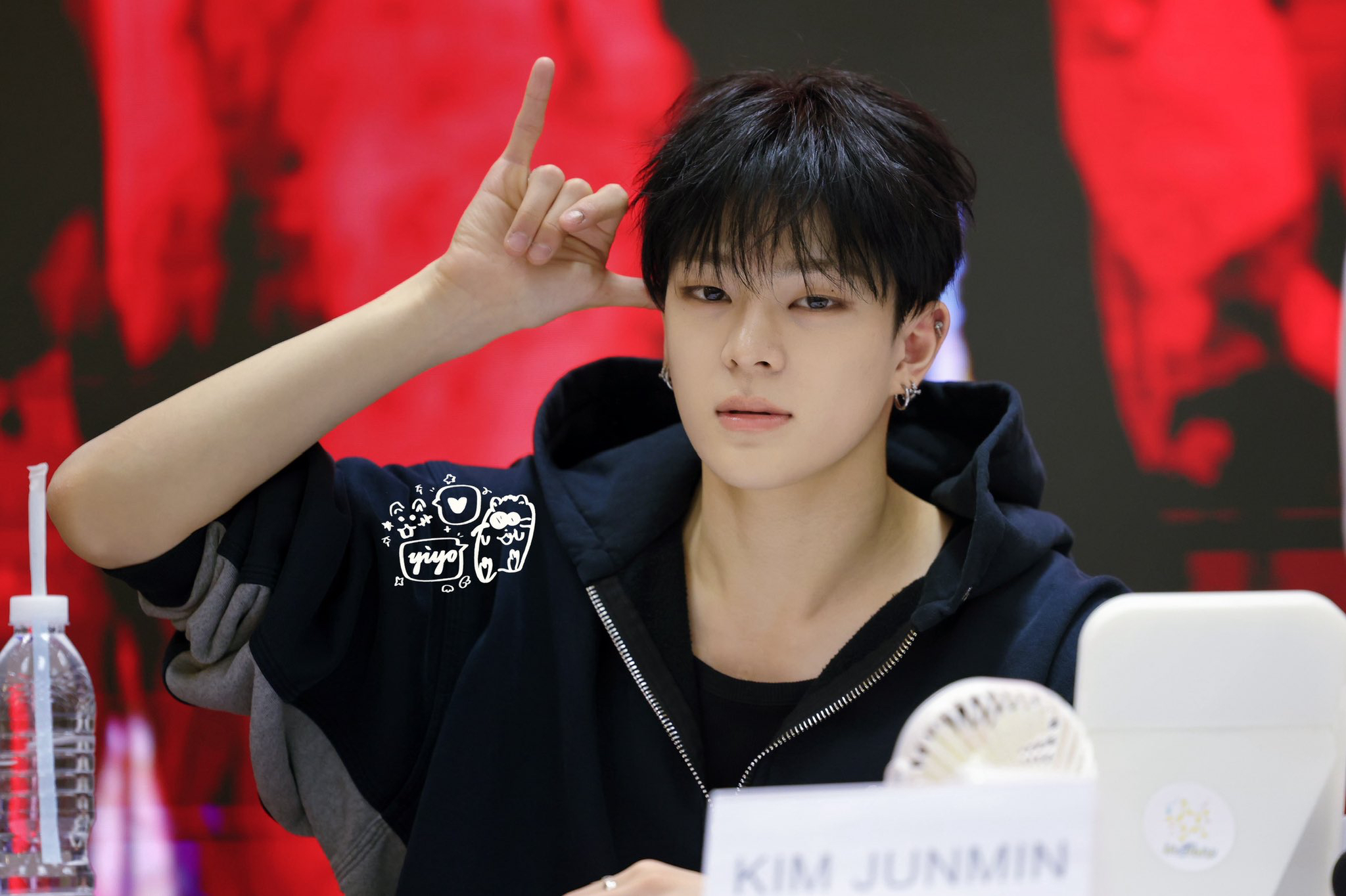 A moment captured by Kim Junmin (WHIB)'s fan