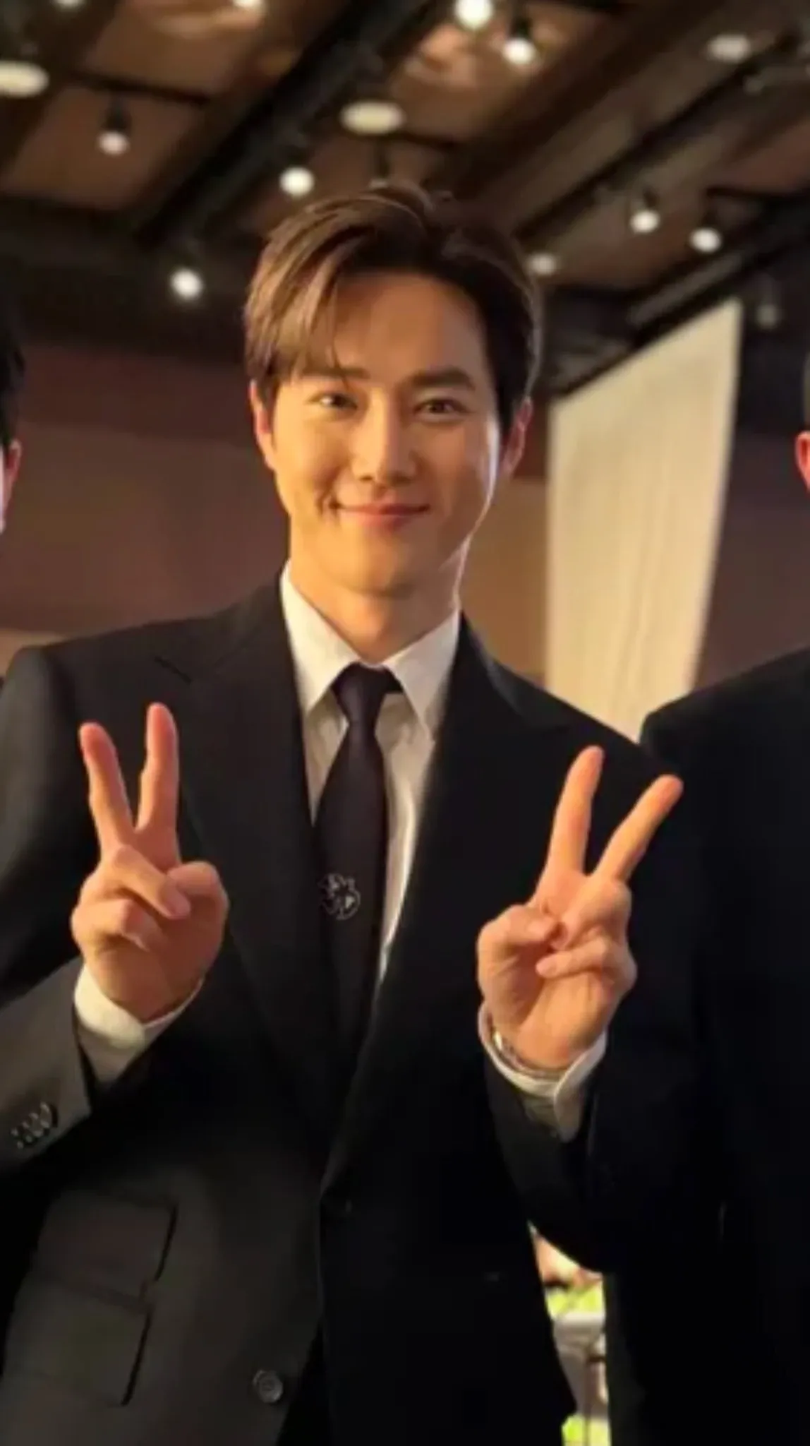 Fandom-recommended wallpaper image of Suho (EXO)