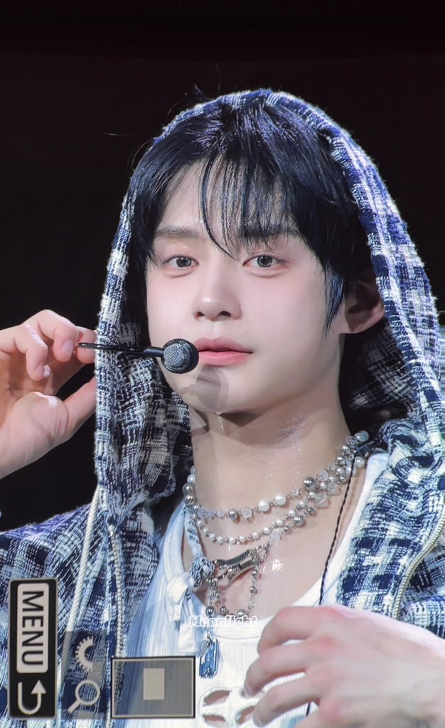 A moment captured by Kim Jiwoong (ZEROBASEONE)'s fan