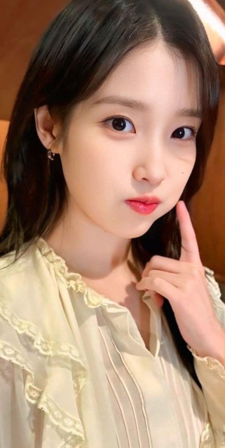 아이유 최근 활동샷