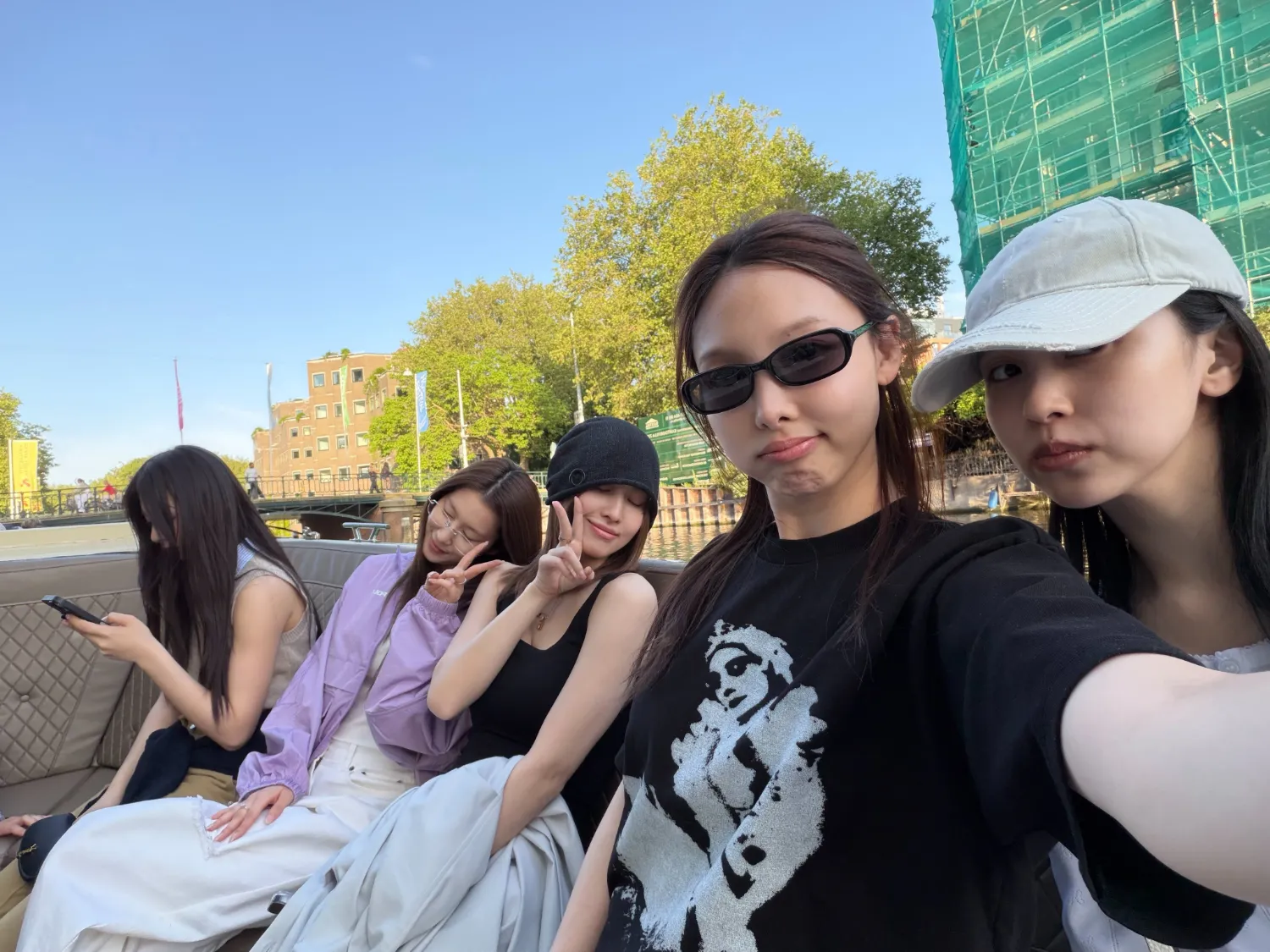 Potret di balik layar Momo (TWICE)