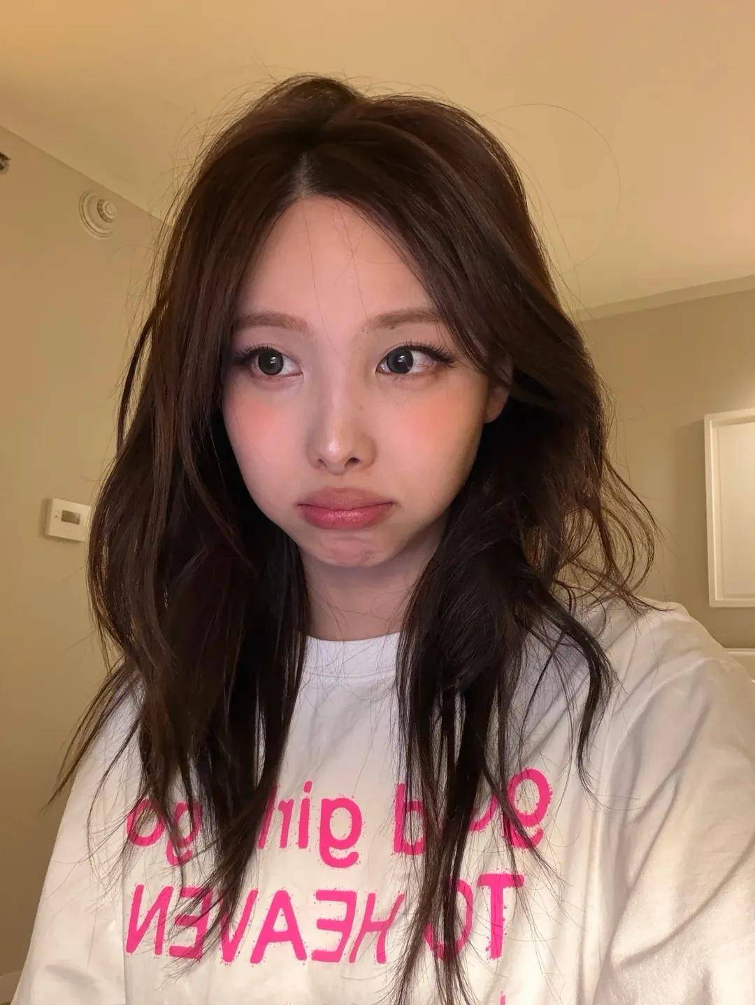 Foto aktivitas terbaru Nayeon (TWICE)