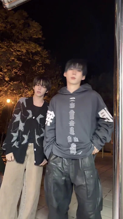 Today's most popular wallpaper in the JL (AHOF) community