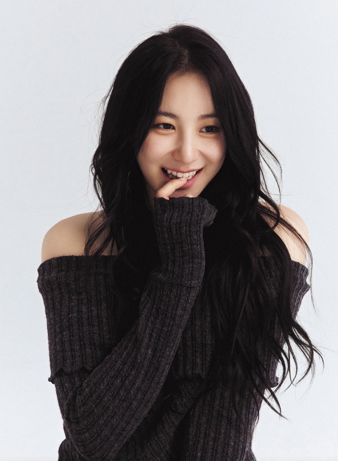 A moment captured by Lee Chaeyeon's fan