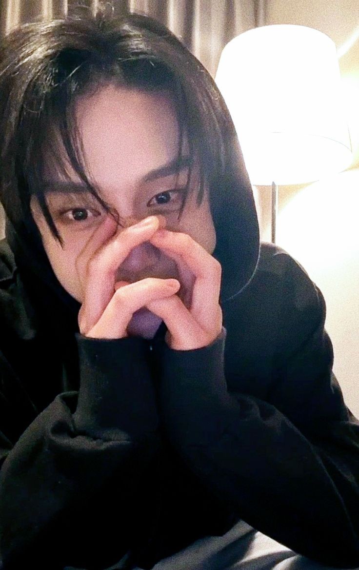 Foto terbaru Kim Jiwoong (ZEROBASEONE)