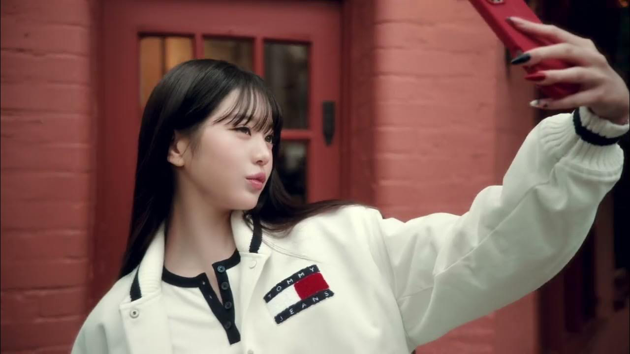 Behind-the-scenes cut of Jang Wonyoung (IVE)