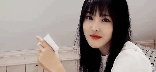 Behind-the-scenes cut of Yuju (GFRIEND)