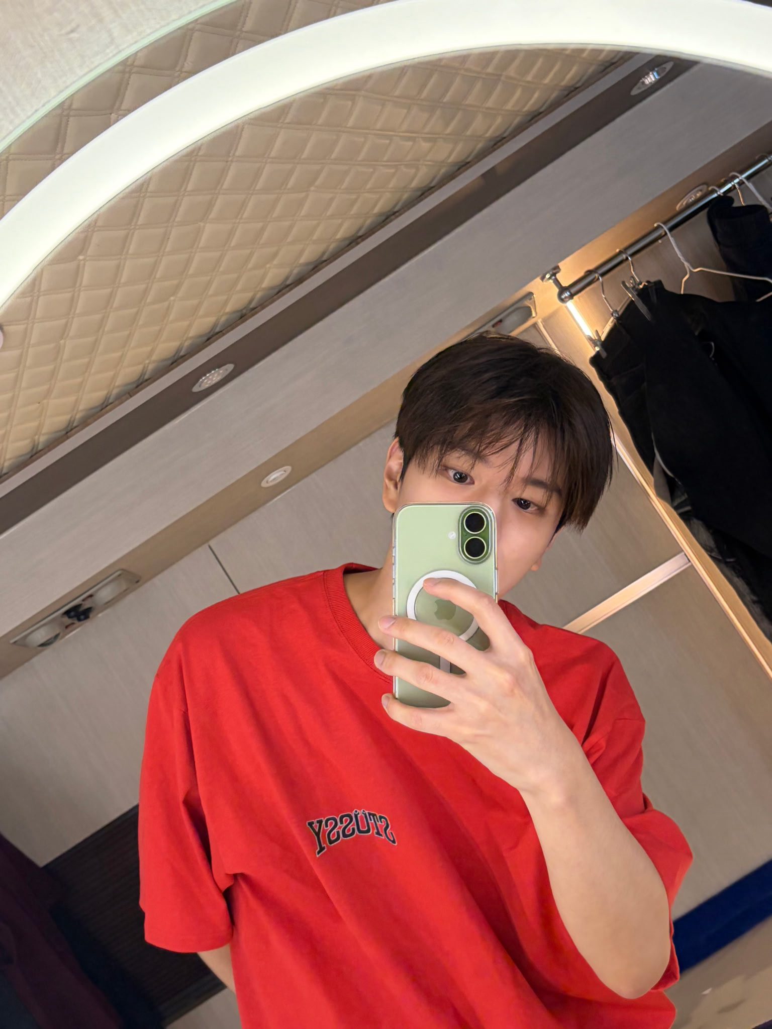 Behind-the-scenes cut of Stray Kids