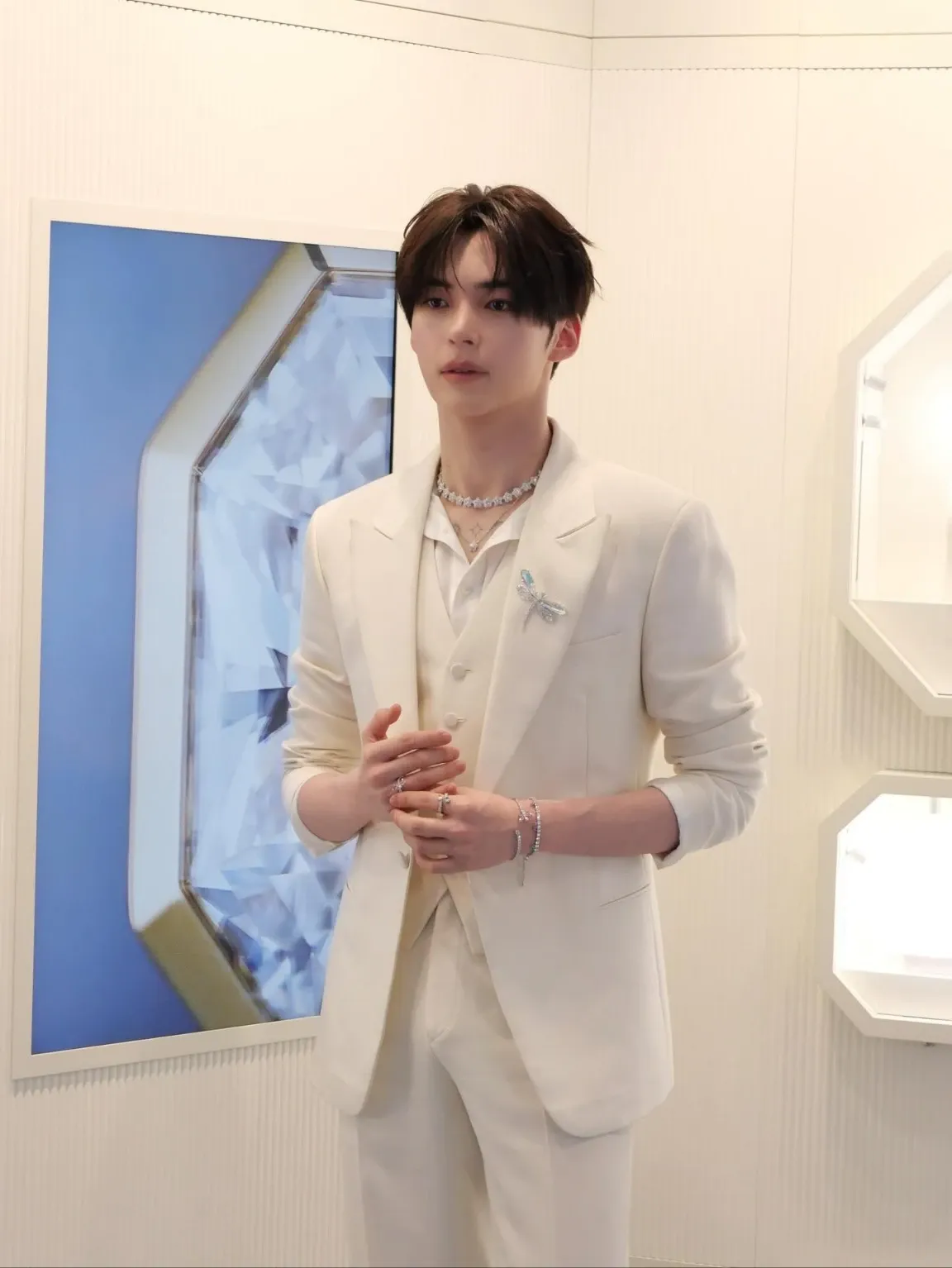 Latest photo of Sung Hanbin (ZEROBASEONE)