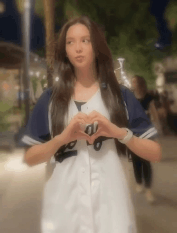 A moment captured by Chanty (Lapillus)'s fan