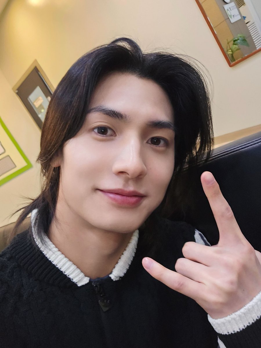 A moment captured by Xdinary Heroes's fan