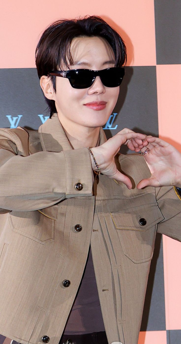 Fandom-recommended wallpaper image of BTS