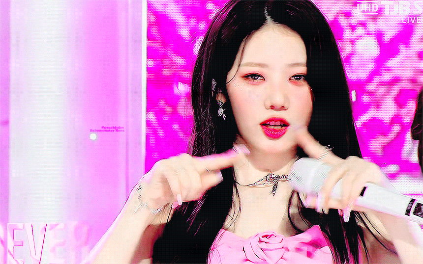 ローラ (BABYMONSTER)の最近の活動写真