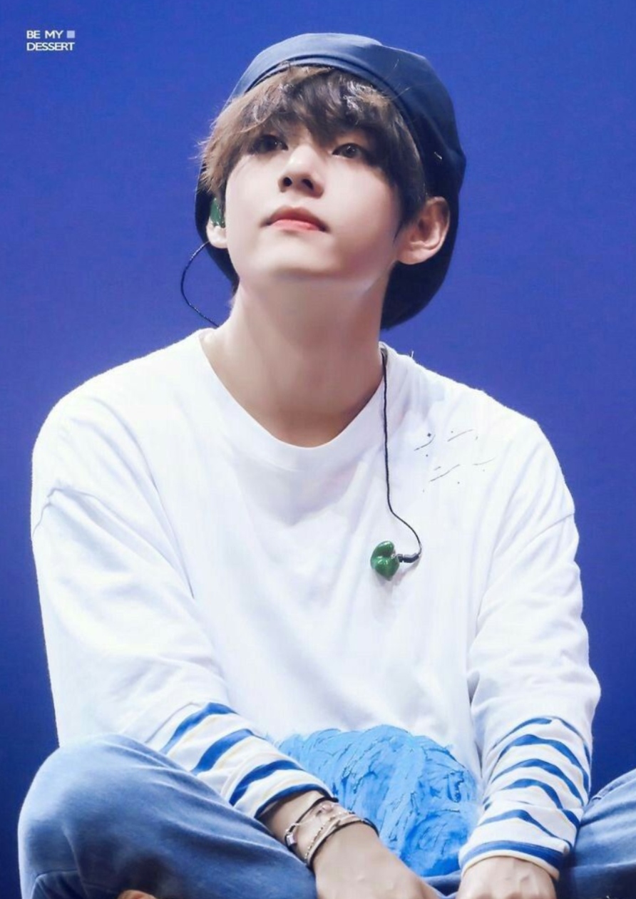 뷔 (방탄소년단)의 최신 사진