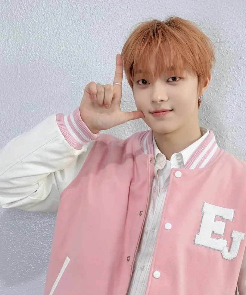 Behind-the-scenes cut of EJ (&TEAM)