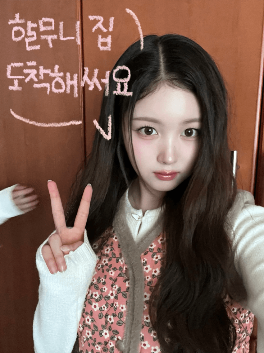 Recent activity shot of Joobin (tripleS)