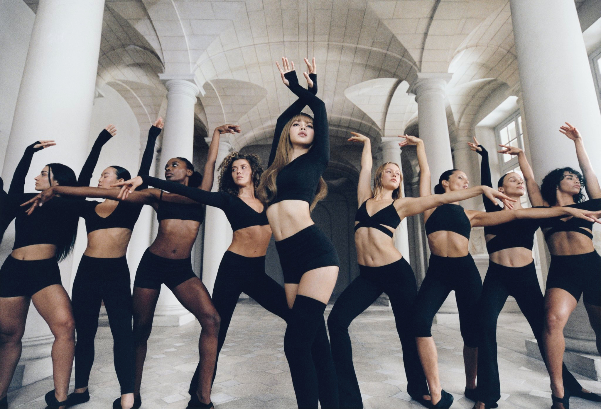 Potret di balik layar Lisa (BLACKPINK)