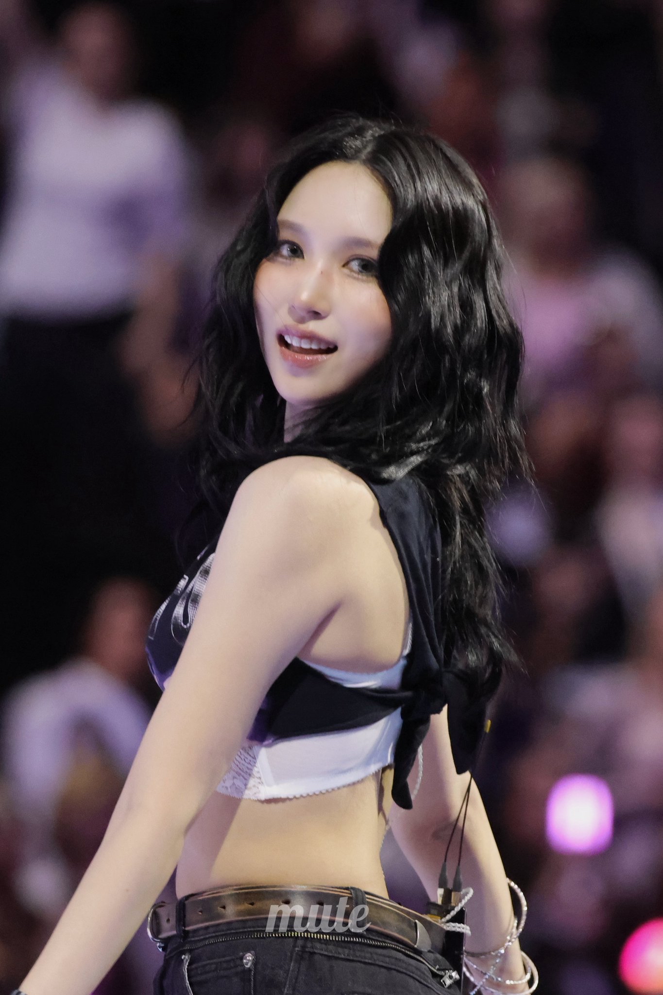Foto aktivitas terbaru Mina (TWICE)
