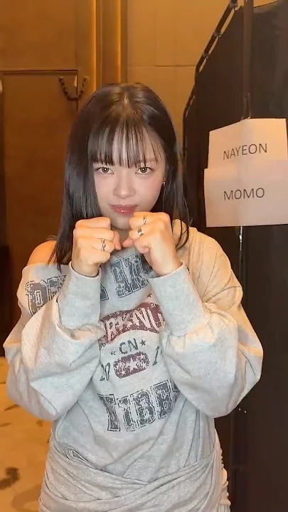 Today's most popular wallpaper in the Jeongyeon (TWICE) community