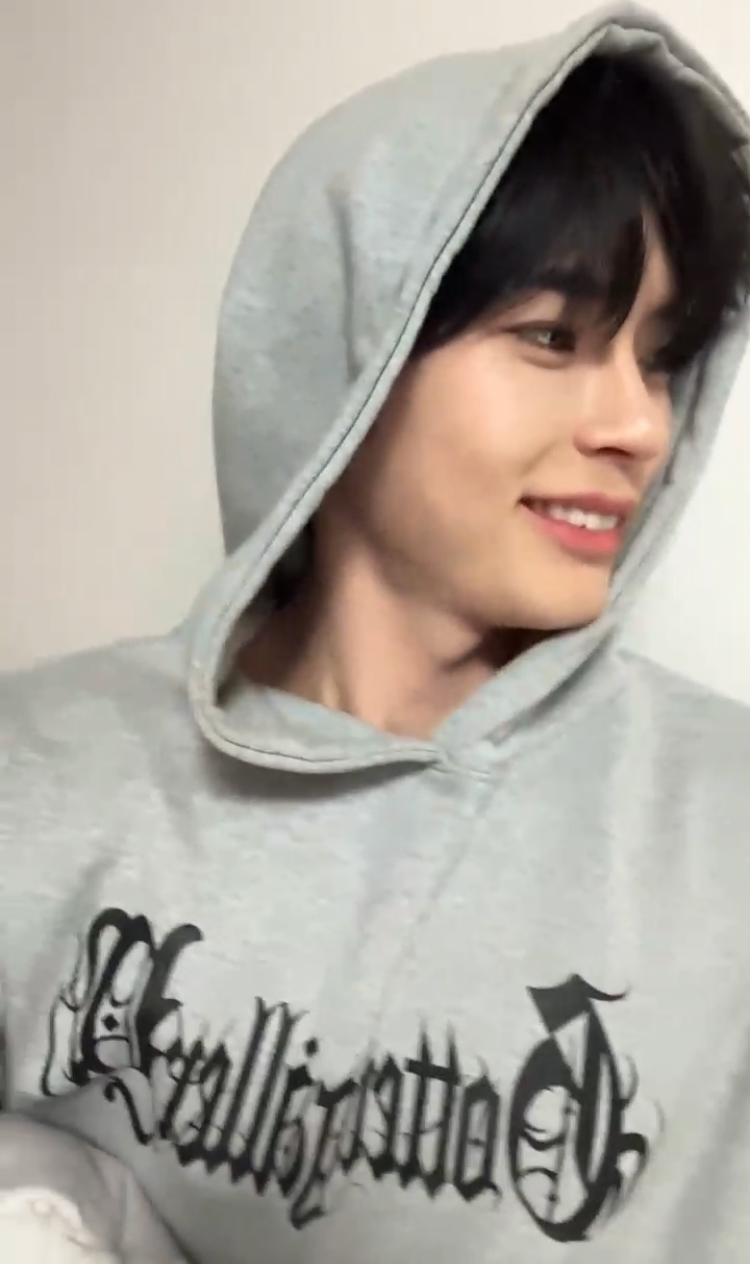 The most beloved wallpaper among Sung Hanbin (ZEROBASEONE)'s fans