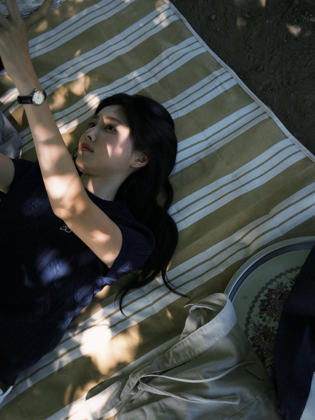 A moment captured by Kang Hyewon's fan