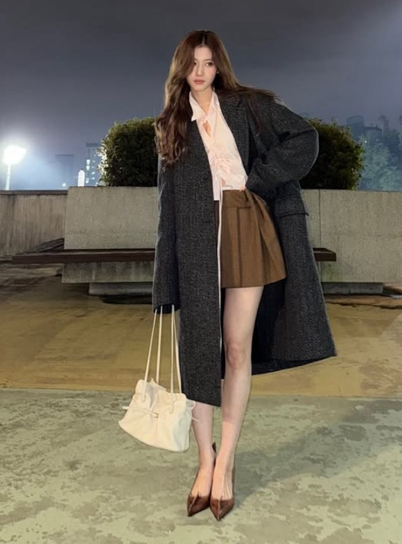 Behind-the-scenes cut of Sana (TWICE)