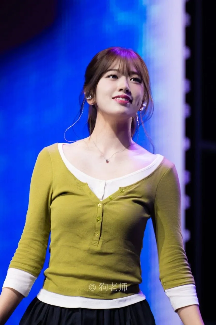 A moment captured by An Yujin (IVE)'s fan