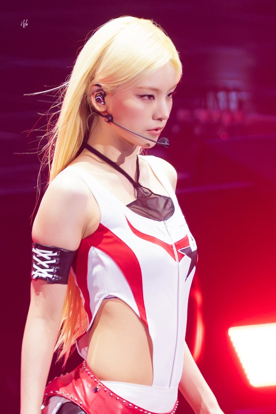 Recent activity shot of Yeji (ITZY)