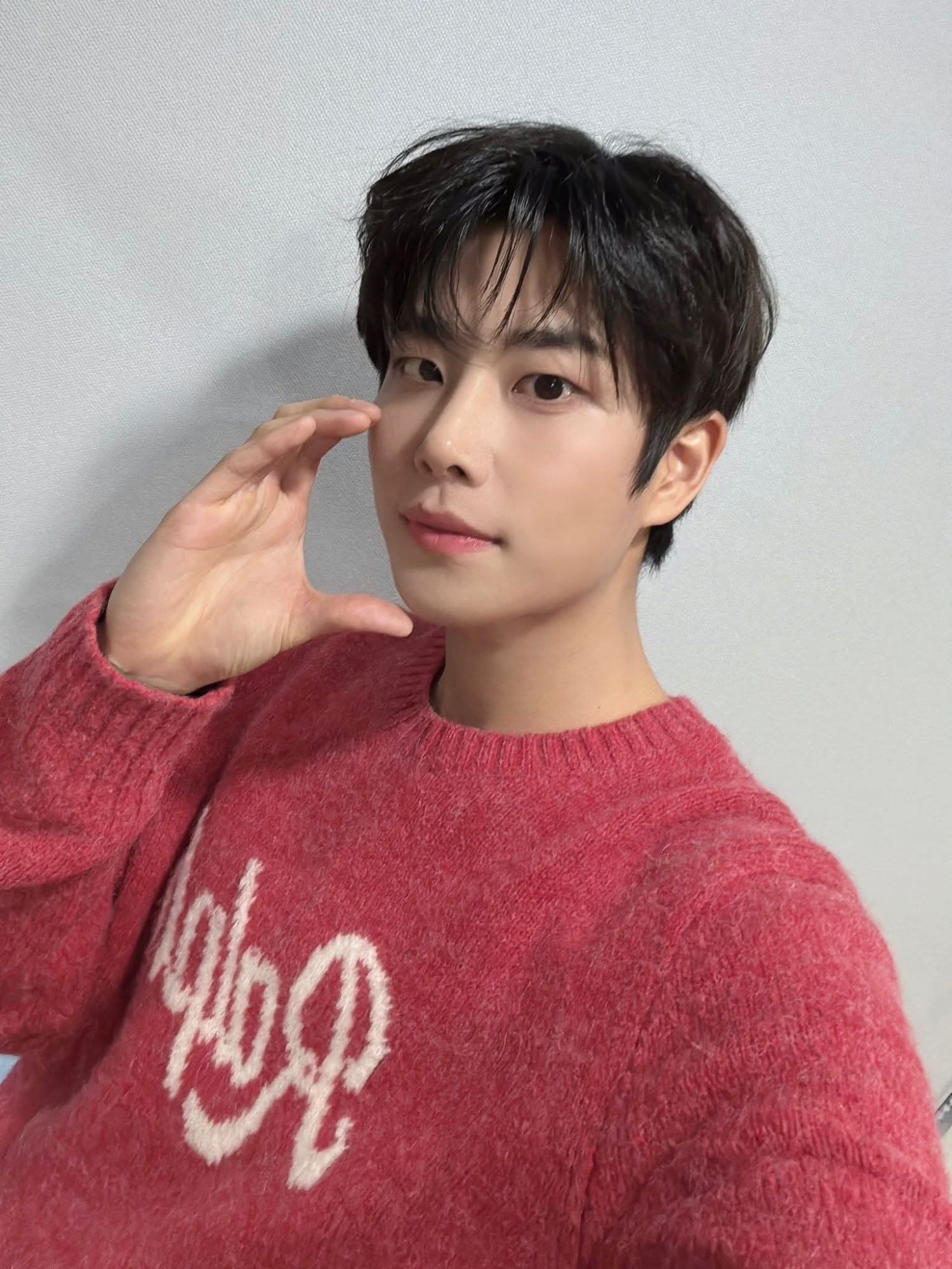 A moment captured by MJ (ASTRO)'s fan