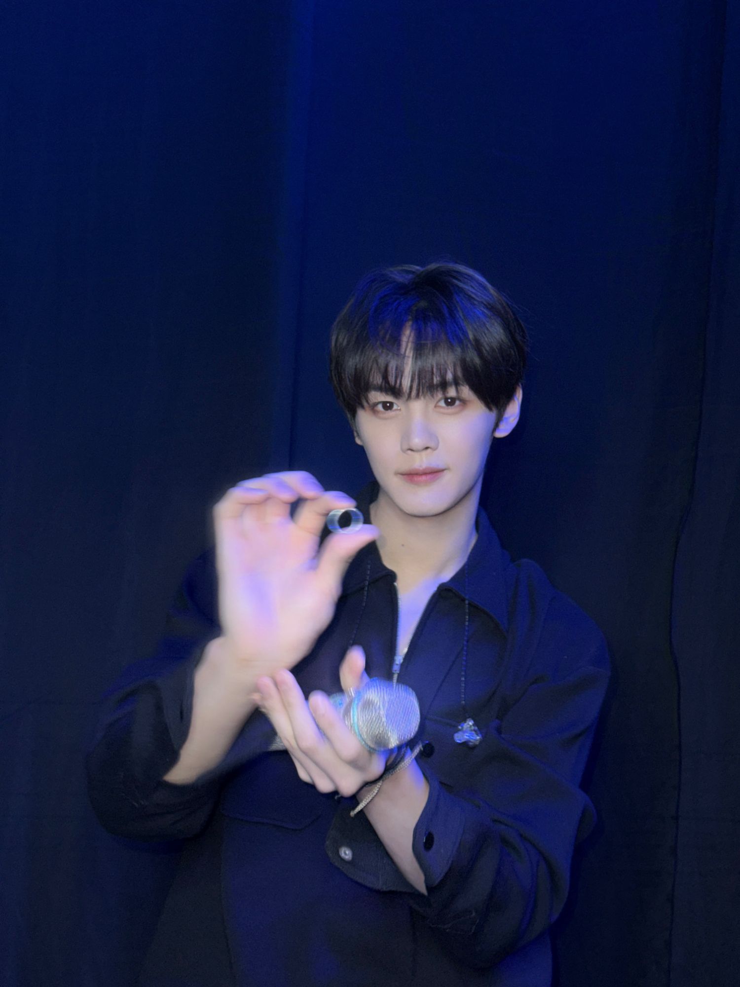 Recent activity shot of Kim Gyuvin (ZEROBASEONE)