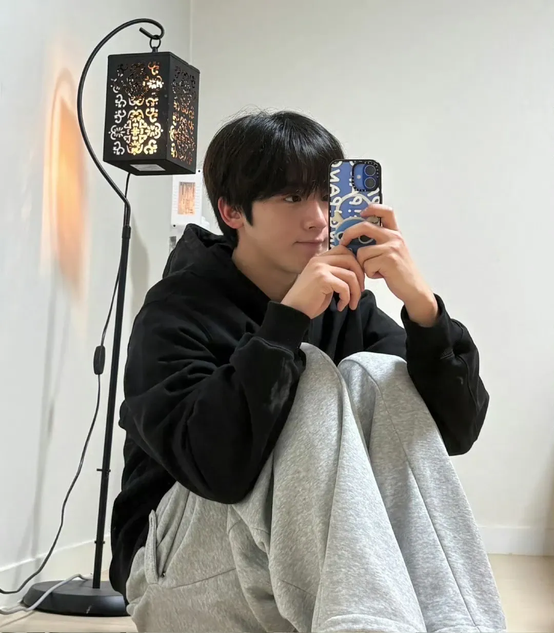 A moment captured by Kim Yohan (WEi)'s fan