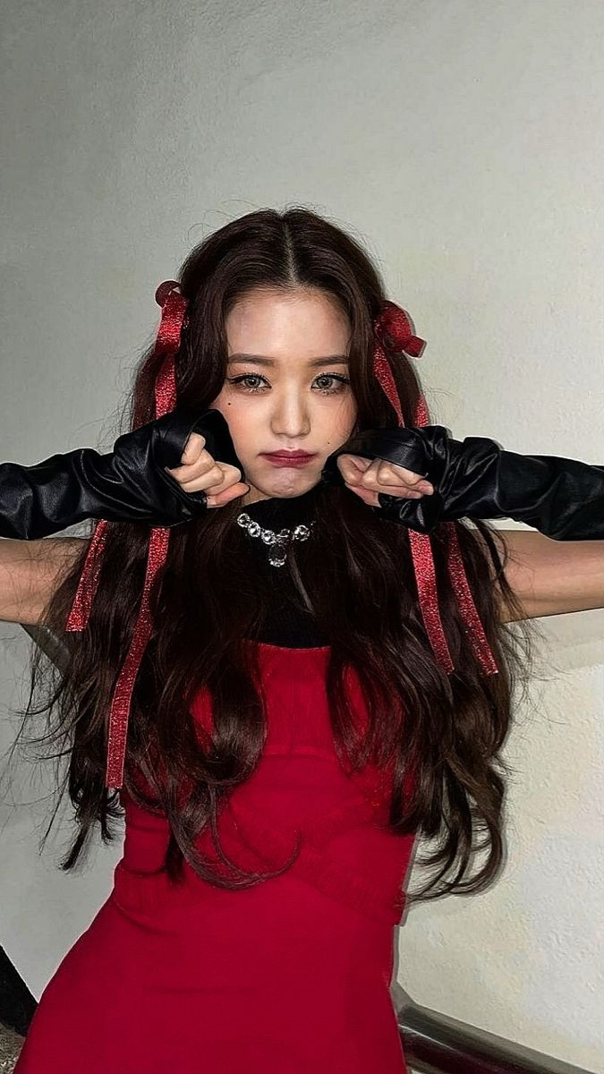 Behind-the-scenes cut of Jang Wonyoung (IVE)