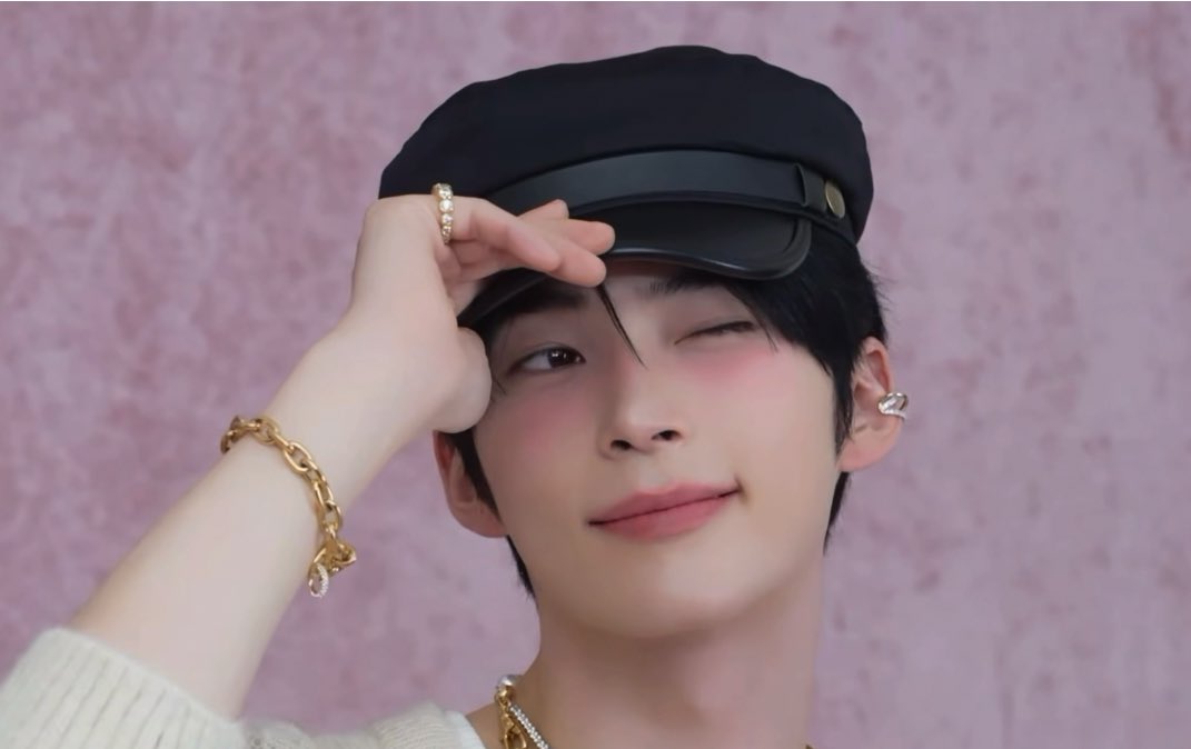 Latest photo of Sung Hanbin (ZEROBASEONE)