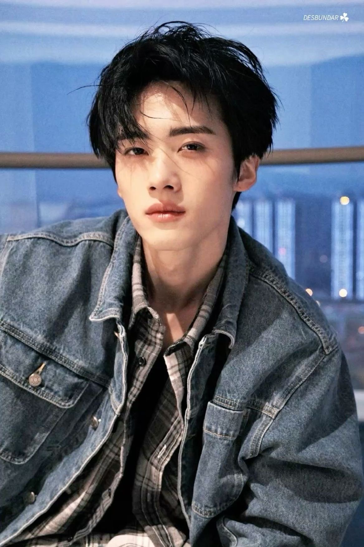 A moment captured by Yanan (PENTAGON)'s fan