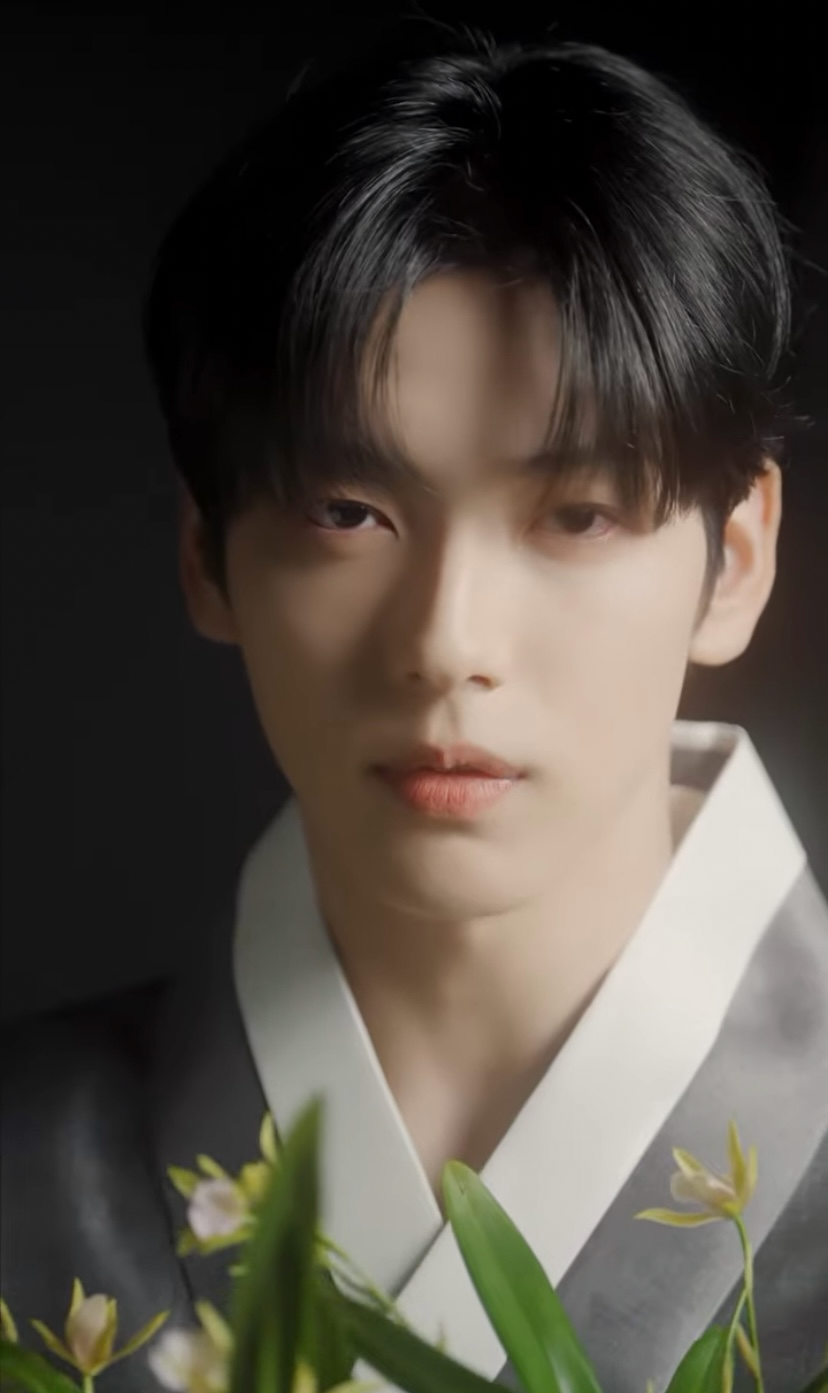 A moment captured by Soobin (TOMORROW X TOGETHER)'s fan