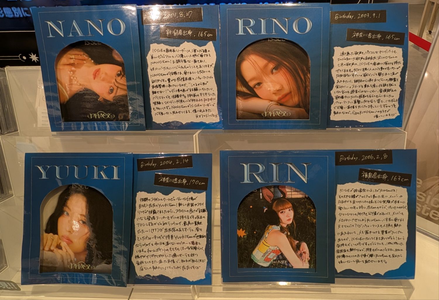 A moment captured by IS:SUE's fan