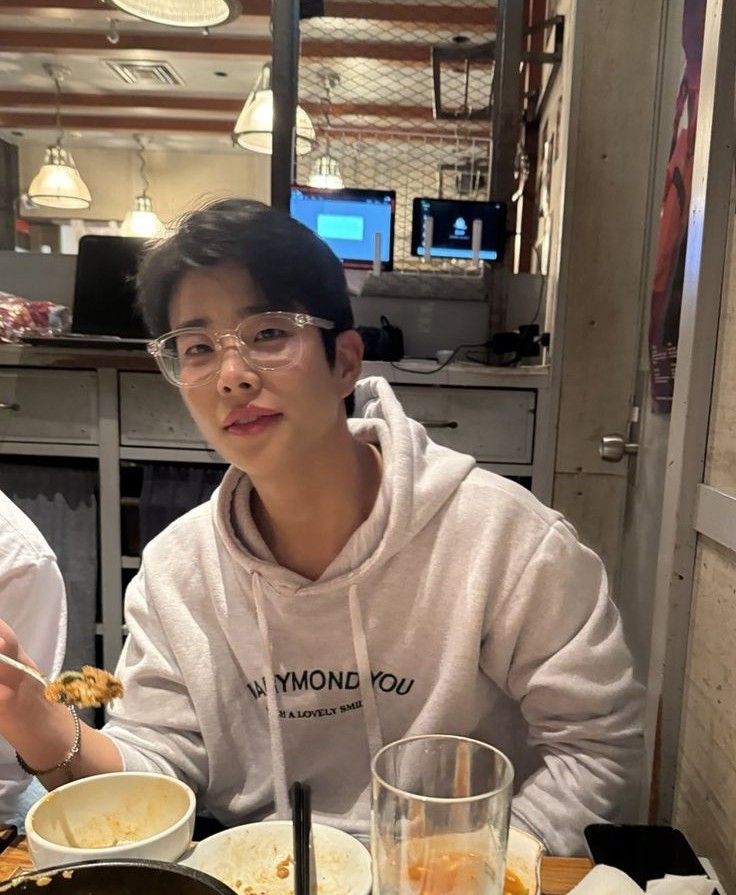 Behind-the-scenes cut of MJ (ASTRO)