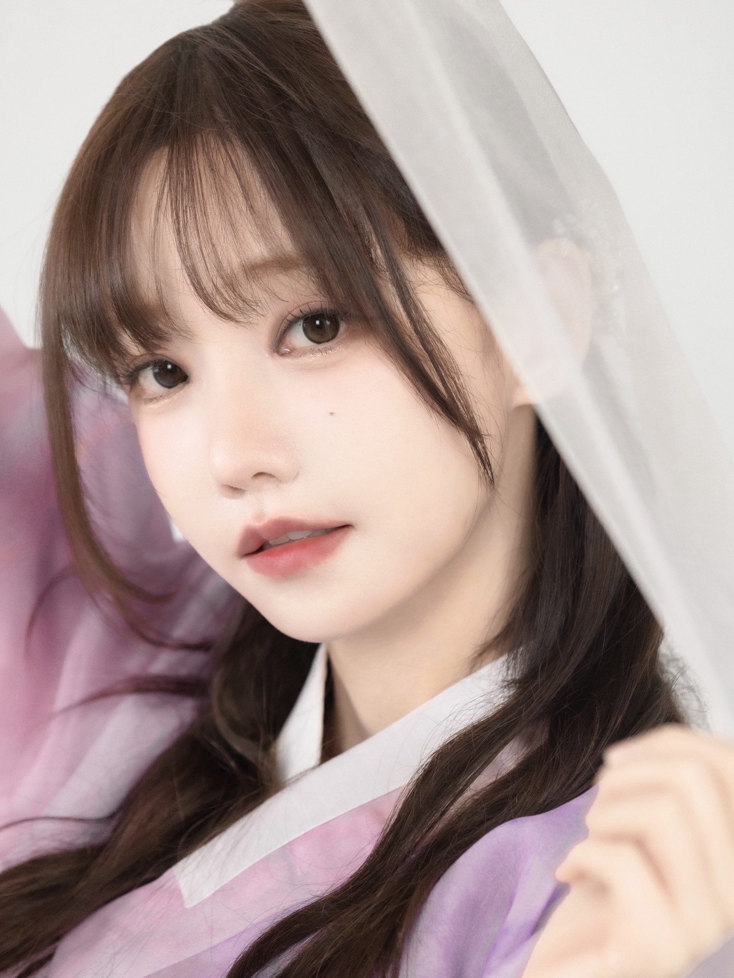 Behind-the-scenes cut of Magenta (QWER)